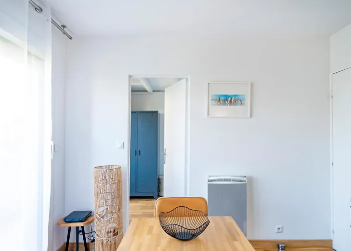 Cosy T2 A Cote De La *